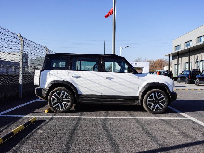 Test drive iCAR 03 with 8+X all-road driving mode